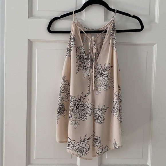 Lush Tie-Back Top - Picture 2 of 4